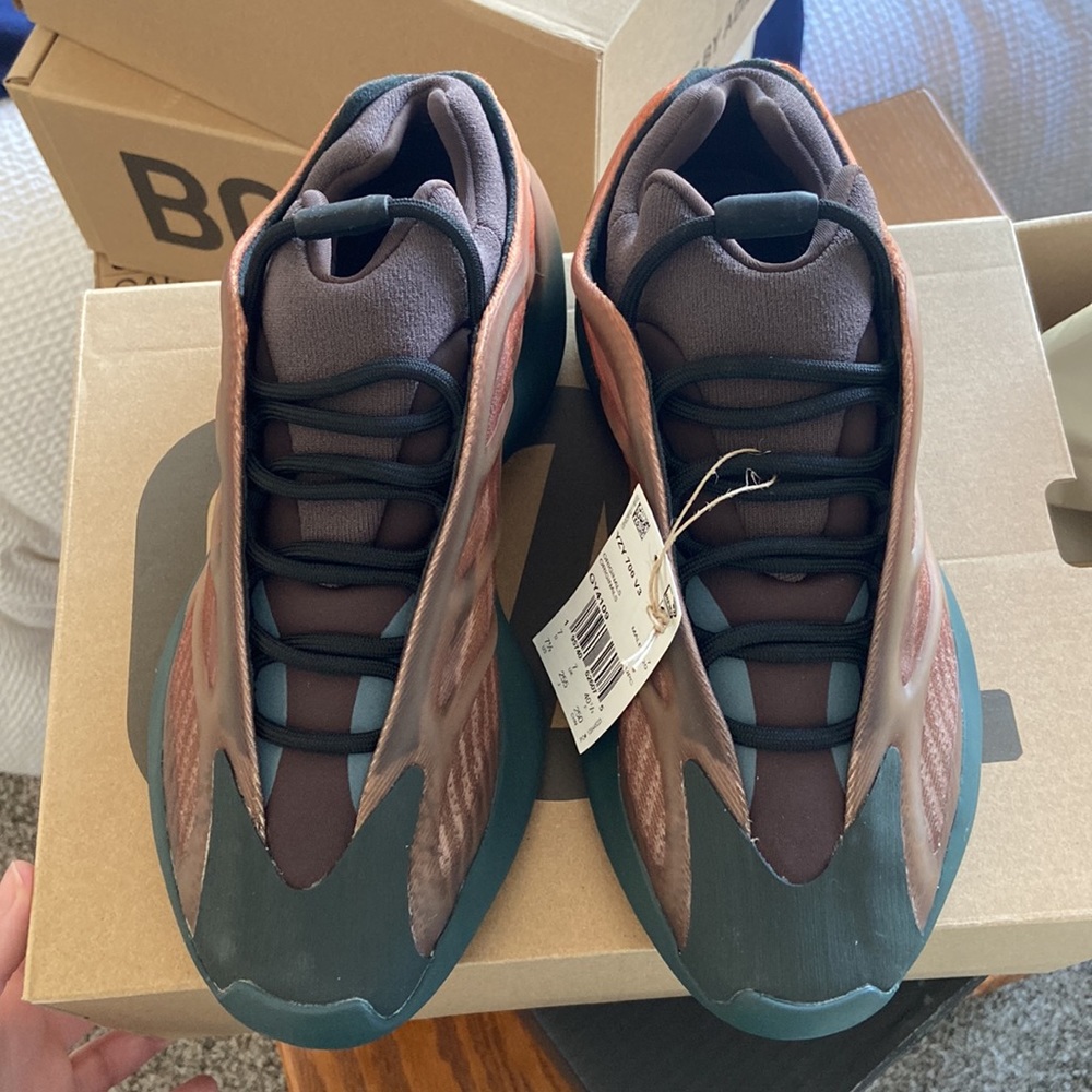 Brand new with tags Yeezy 700 V3 Copper Fade